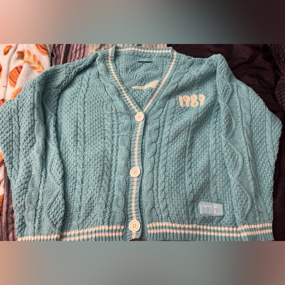 1989 Taylor Swift CARDIGAN